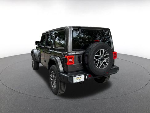 Used 2025 Jeep Wrangler Unlimited Sahara AWD/4WD image 5