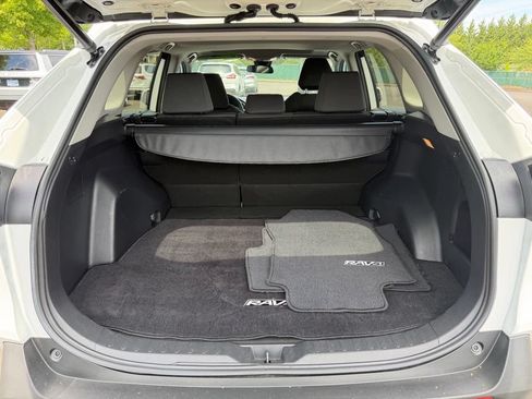 Used 2021 Toyota RAV4 XLE w/ Convenience Package AWD/4WD image 11