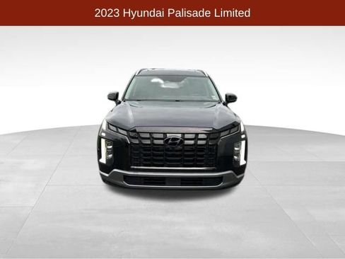 Used 2023 Hyundai Palisade Limited w/ Winter Package FWD image 2