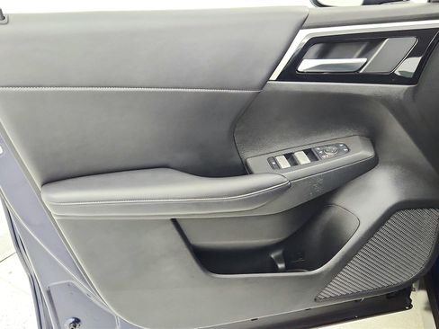 Used 2024 Mitsubishi Outlander FWD image 27