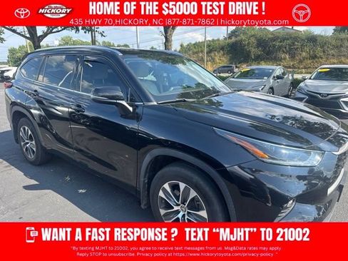 Used 2021 Toyota Highlander XLE AWD/4WD image 1