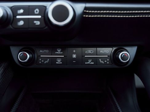 Used 2018 Ferrari GTC4Lusso T image 69