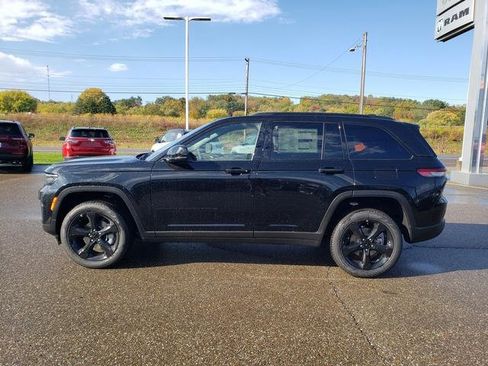New 2025 Jeep Grand Cherokee Limited w/ Black Appearance Package image 5