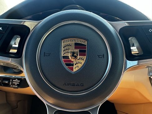 Used 2022 Porsche Cayenne Platinum Edition image 40