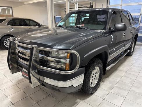 Used 2005 Chevrolet Avalanche LS image 1