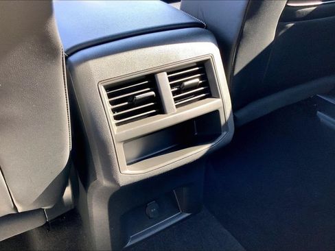 Certified 2022 Volkswagen Atlas Cross Sport SE FWD image 31