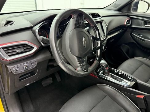 Used 2023 Chevrolet TrailBlazer RS w/ Sun and Liftgate Package image 8