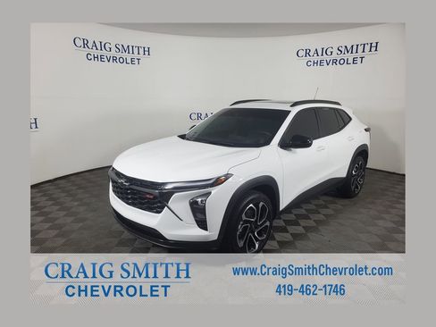 Used 2024 Chevrolet Trax RS w/ Sunroof Package FWD image 1