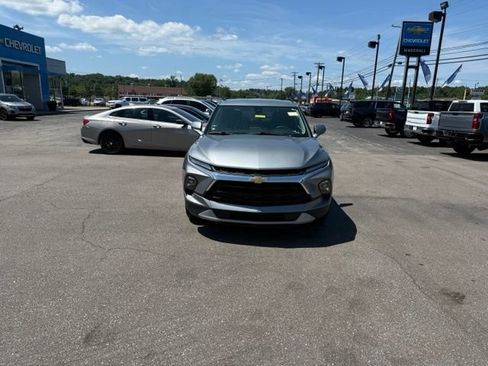 Used 2023 Chevrolet Blazer LT w/ Convenience Package FWD image 3
