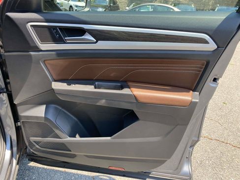 Used 2023 Volkswagen Atlas SE AWD/4WD image 32