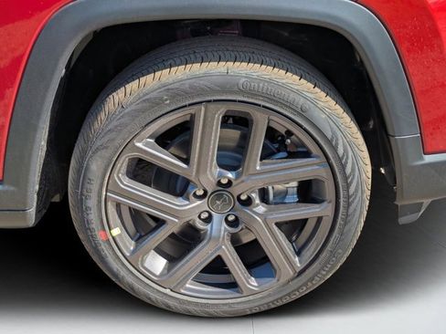 New 2026 Jeep Compass Latitude image 9