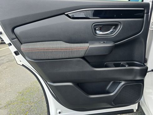 Certified 2025 Honda Pilot Sport image 19