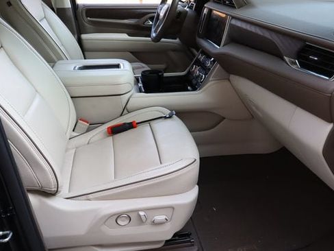 Used 2024 GMC Yukon Denali w/ Advanced Technology Package AWD/4WD image 18