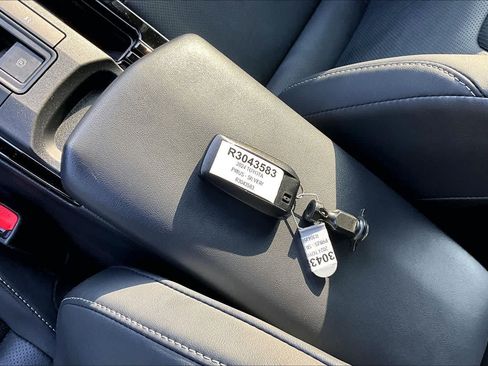 Used 2024 Toyota Prius XLE FWD image 14