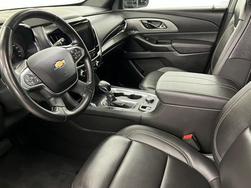 Used 2023 Chevrolet Traverse LT image 15