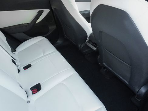 Used 2020 Tesla Model Y Long Range AWD/4WD image 33
