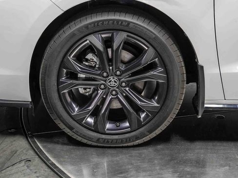Certified 2024 Toyota Sienna XSE FWD image 9