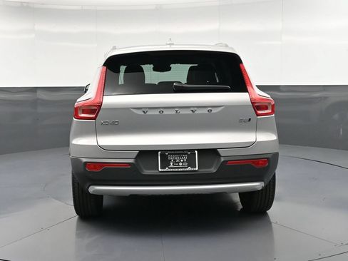 Used 2023 Volvo XC40 B5 Plus w/ Driver Assist Package AWD/4WD image 7