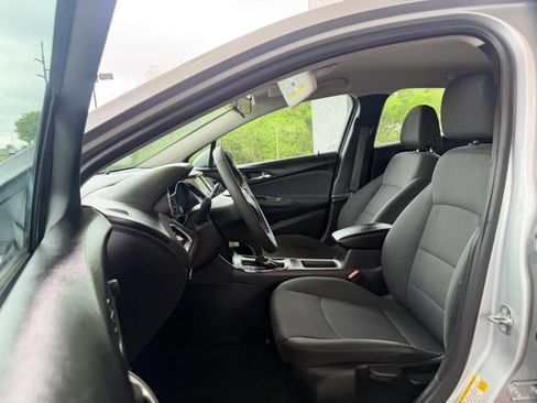 Used 2017 Chevrolet Cruze LS FWD image 6