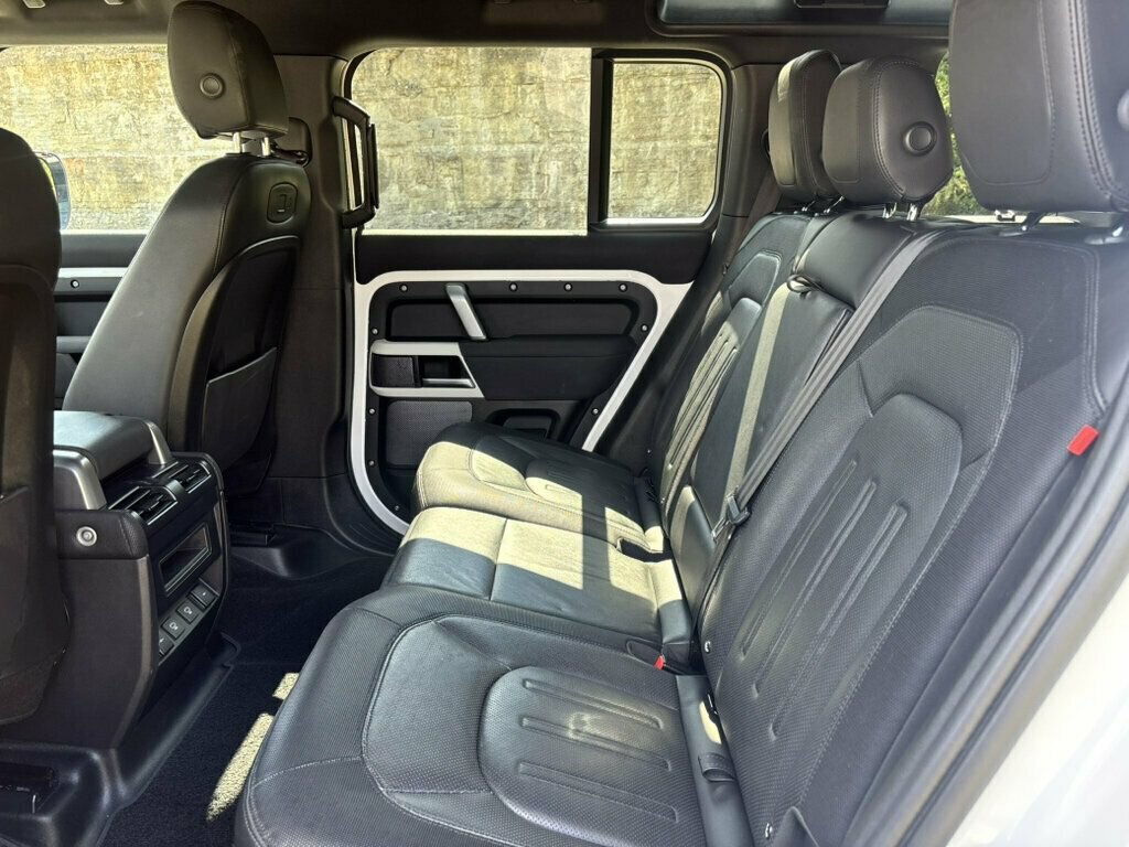 Used 2022 Land Rover Defender 110 X-Dynamic SE AWD/4WD image 15
