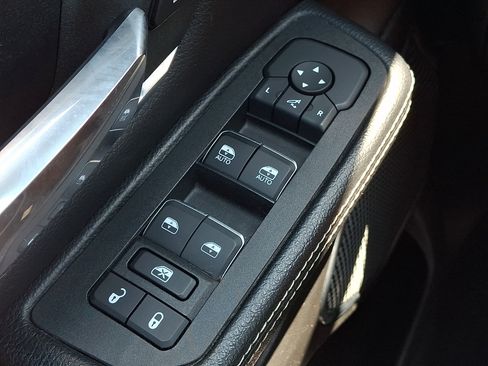 Used 2025 RAM 1500 Laramie AWD/4WD image 25