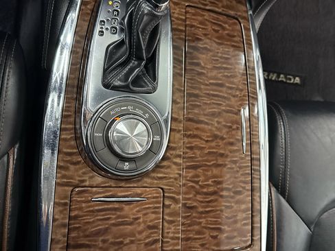 Used 2020 Nissan Armada SL image 26