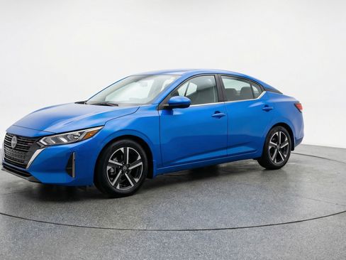 Used 2025 Nissan Sentra SV image 3