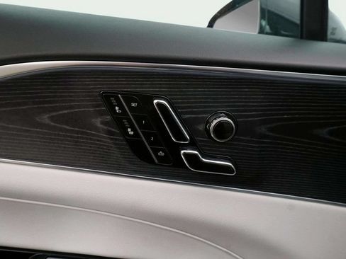 Used 2024 Cadillac Lyriq Luxury RWD image 17