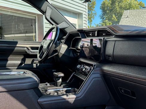 Used 2022 GMC Sierra 1500 AT4 w/ Technology Package image 11