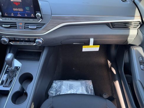 New 2025 Nissan Altima 2.5 SV image 17