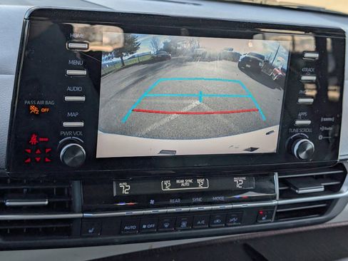 Used 2023 Toyota Sienna XLE image 11