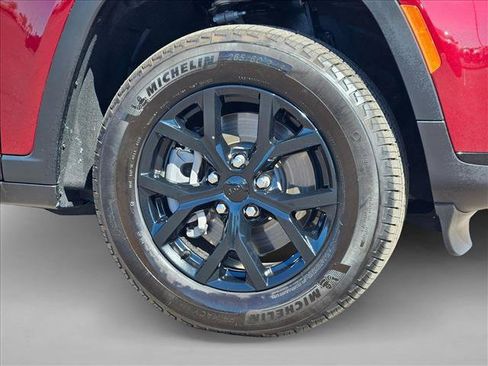 Used 2025 Jeep Grand Cherokee L Altitude AWD/4WD image 29