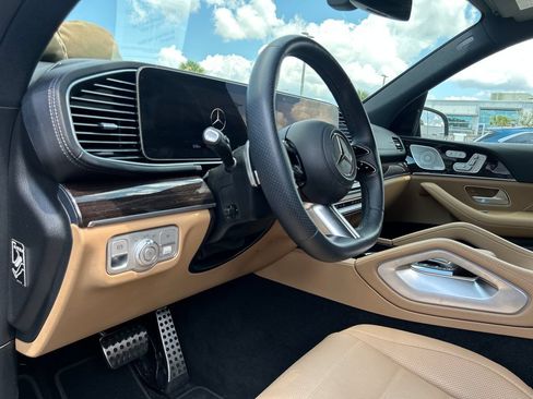 Used 2025 Mercedes-Benz GLS 450 4MATIC image 9