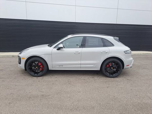 New 2026 Porsche Macan GTS image 2