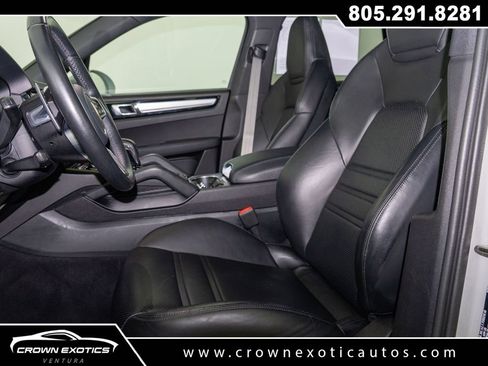 Used 2023 Porsche Cayenne Platinum Edition image 31
