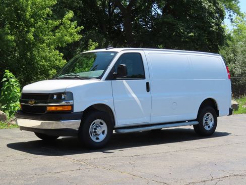 Used 2024 Chevrolet Express 2500 w/ Driver Convenience Package RWD image 19