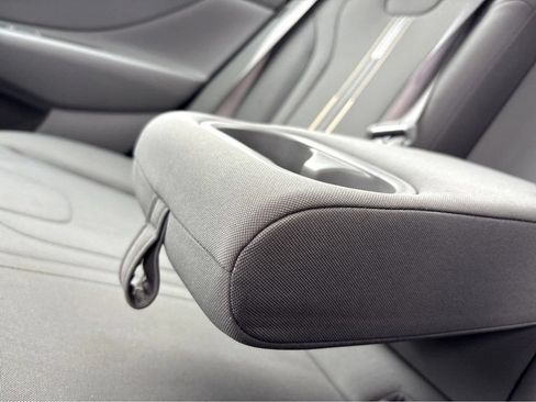 Used 2025 Hyundai Elantra SEL FWD image 33