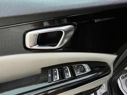 Used 2024 Kia Carnival EX FWD image 30