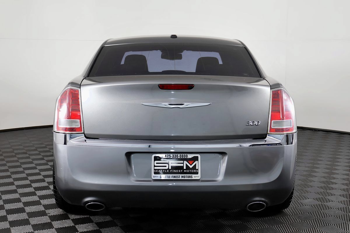 Used 2012 Chrysler 300 RWD image 10