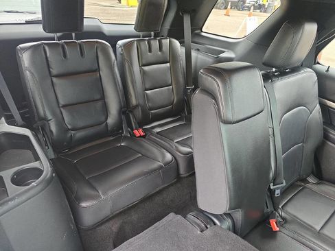Used 2018 Ford Explorer XLT w/ Equipment Group 202A image 14