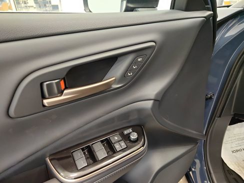 New 2025 Toyota Crown Signia image 8