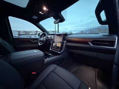 Used 2026 GMC Yukon Denali w/ Denali Reserve Package image 16