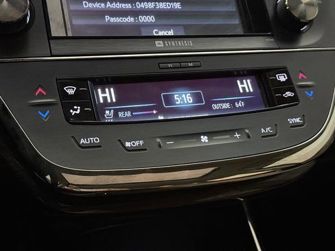 Used 2013 Toyota Avalon Limited w/ Technology Pkg FWD image 34