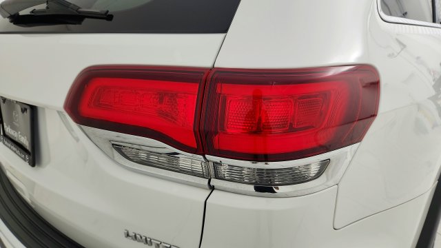 Used 2020 Jeep Grand Cherokee Limited AWD/4WD image 29
