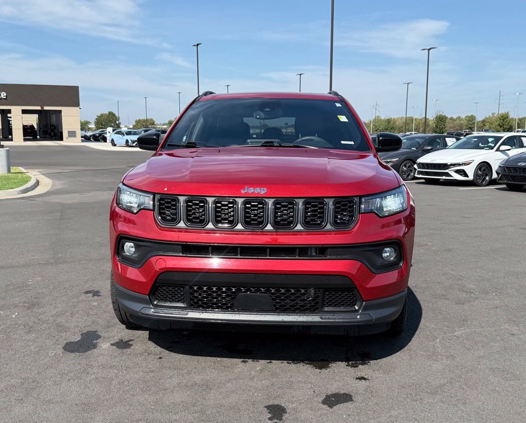Used 2025 Jeep Compass Latitude w/ Sun & Sound Group AWD/4WD image 2