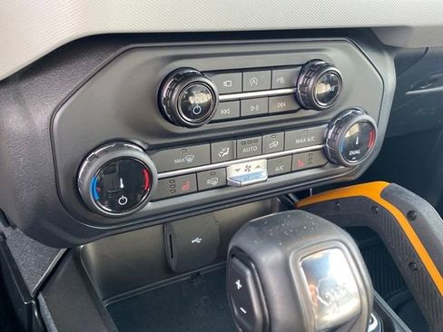 Used 2022 Ford Bronco Badlands image 14