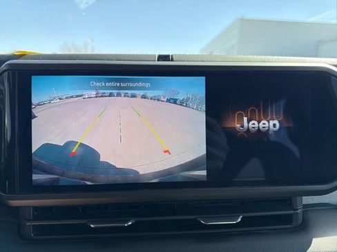 Used 2024 Jeep Wrangler Unlimited Sahara AWD/4WD image 25