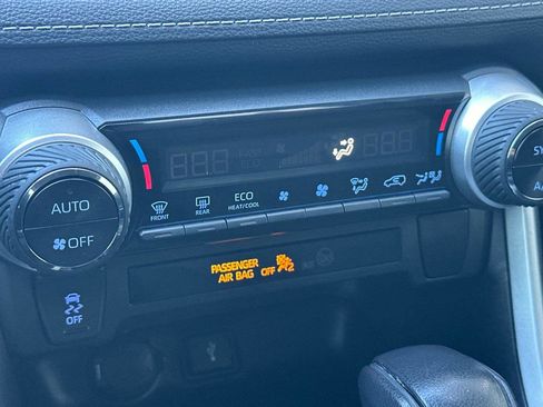 Used 2021 Toyota RAV4 XLE w/ Carpet Mat Package (TMS) image 19