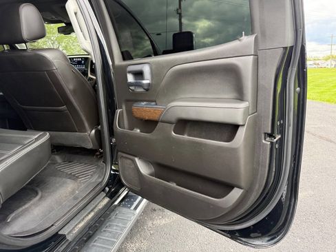 Used 2018 GMC Sierra 2500 Denali w/ Duramax Plus Package AWD/4WD image 17
