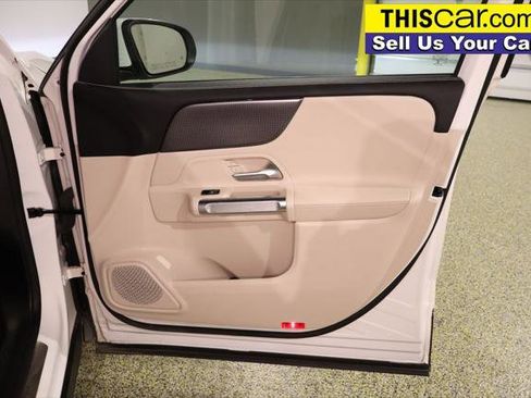 Used 2022 Mercedes-Benz GLB 250 image 28